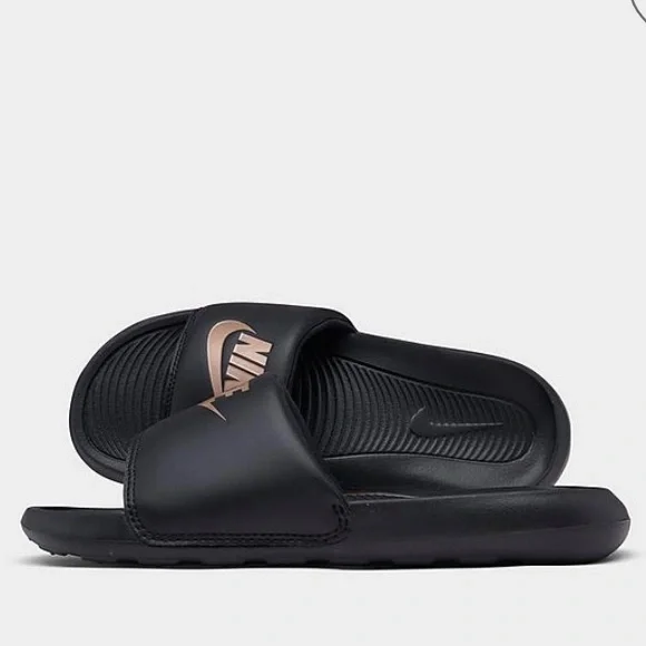 NIKE Victori One Women's Slide Slip On Sandal Black/Metallic Red Bronze - Picture 2 of 9